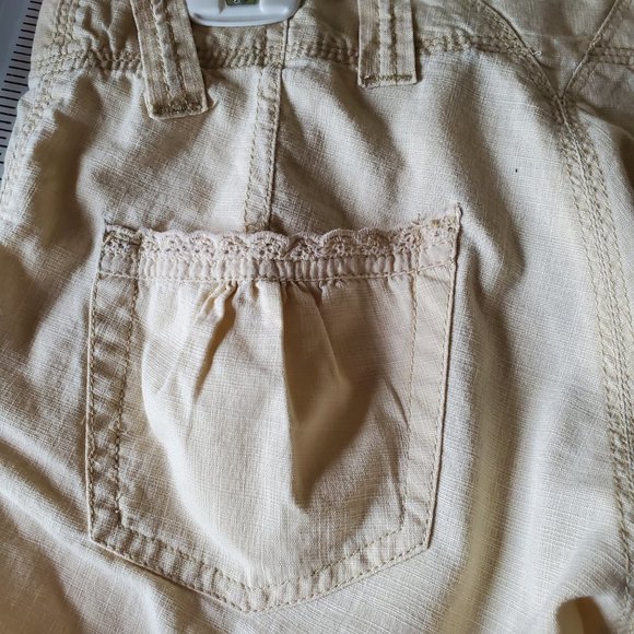 Roxy Women's Yellow Shorts with Eyelet Lace in size 00 - Picture 3 of 6